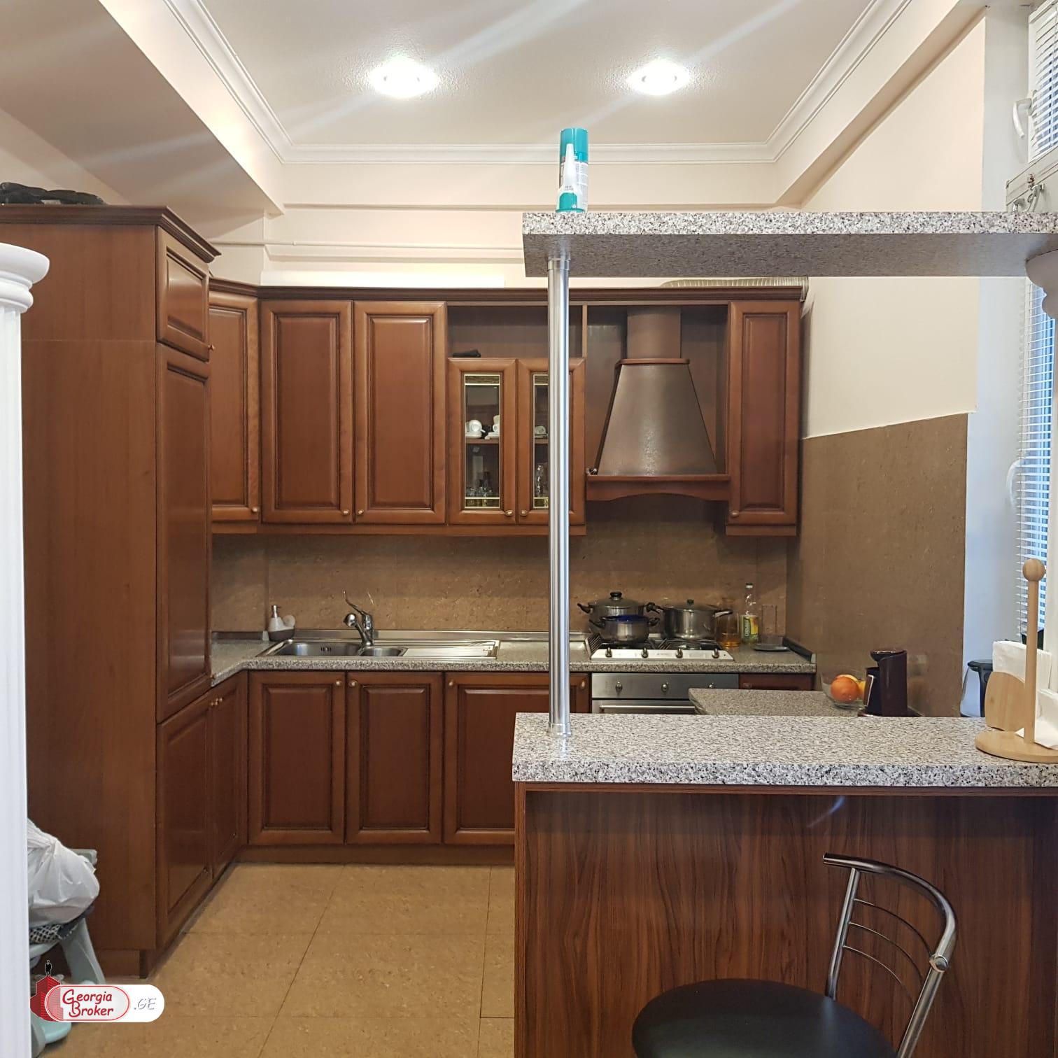 продается квартира с новым ремонтом 3-комнаты